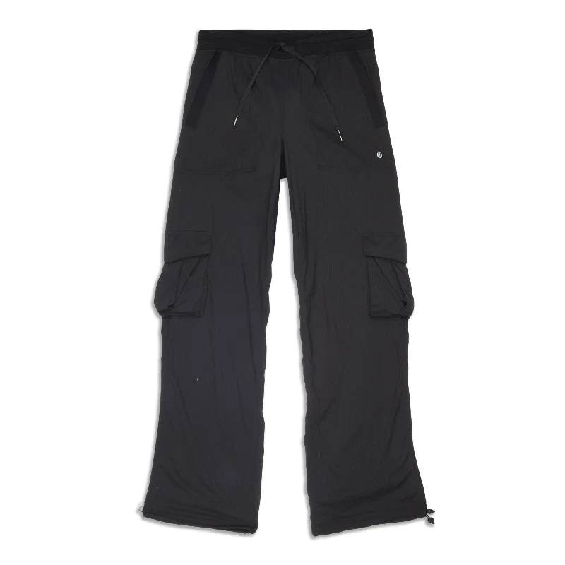 Dance Studio Relaxed-Fit Mid-Rise Cargo Pant - Resale Chic Capri Pants