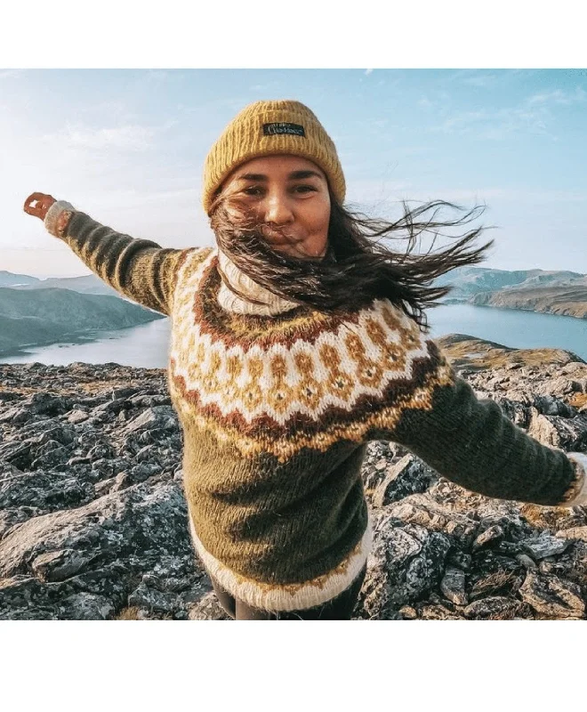 Čoarvegiella Green Winter Alafoss Wool Sweater - Knitting kit Turtle Neck Boat Neck Asymmetrical Neck Čoarvegiella Green Winter Alafoss Wool Sweater - Knitting kit Turtle Neck Boat Neck Asymmetrical Neck