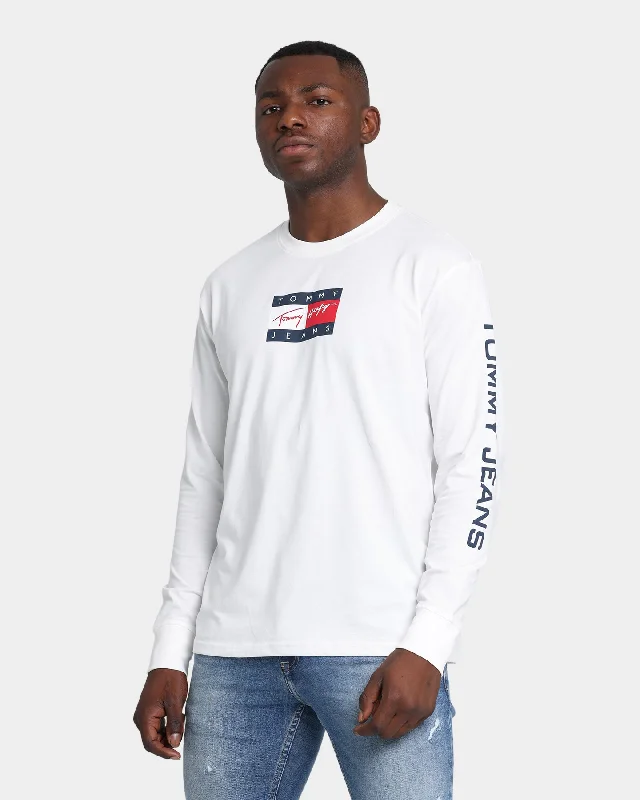 Tommy Jeans Street Archives Long Sleeve T-Shirt Ecru Fashionable Mom Jeans